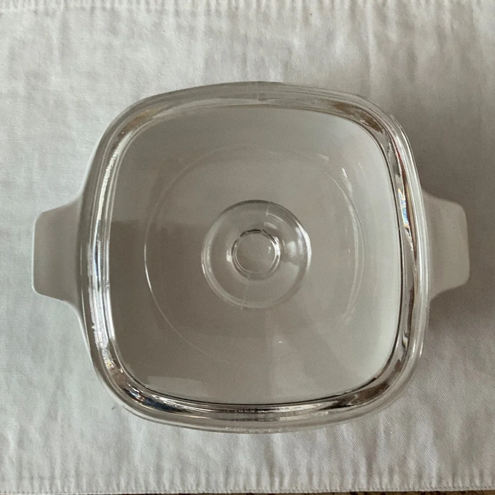 Cornflower Corning. 1 1/2 Qt. With lid. Rare find. No chips, cracks or stains - Picture 5 of 5